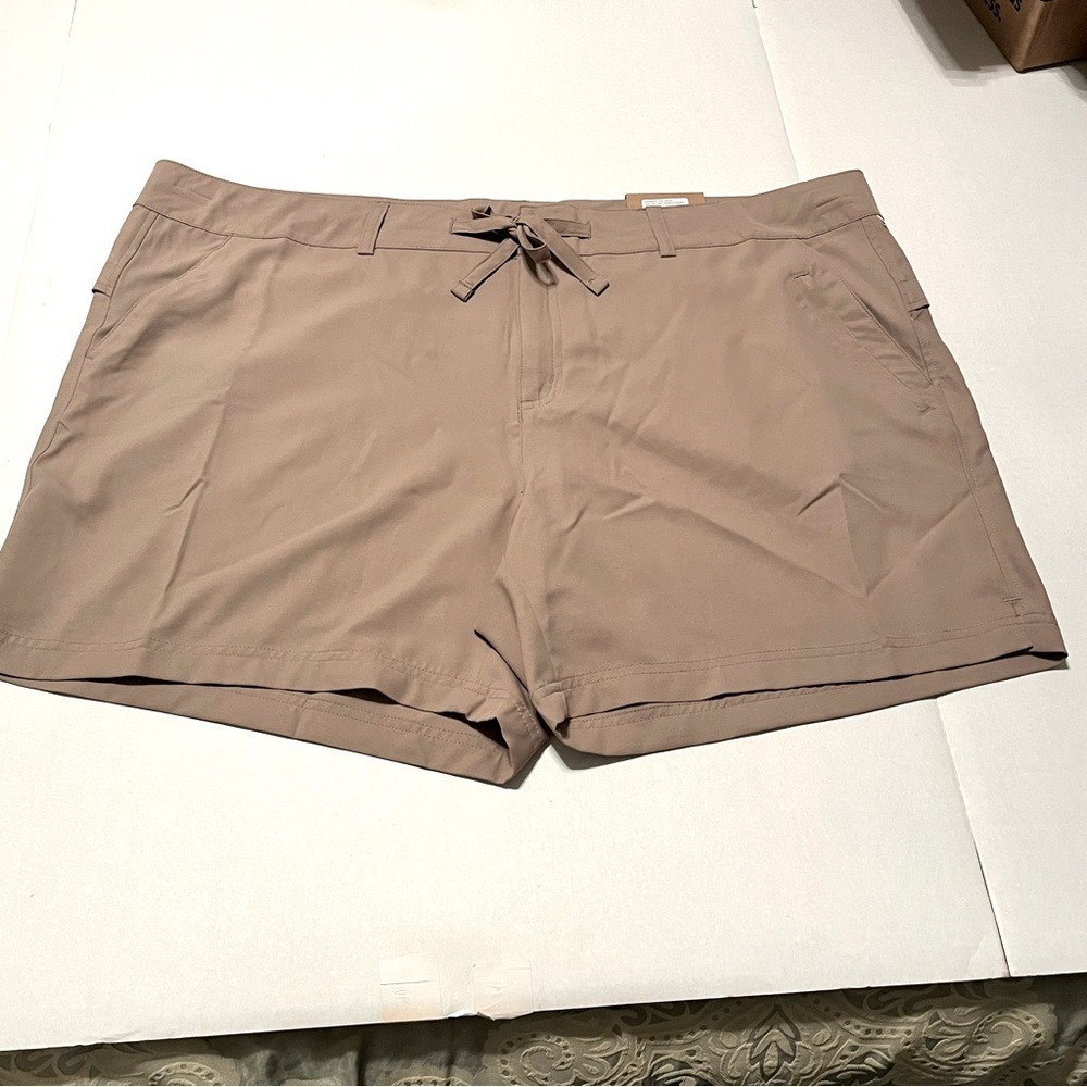 Magellan Fish Gear Falcon Lake Shorty Short Womens Size 2X Khaki Silver Mink NEW